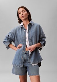 Джинсовая блузка