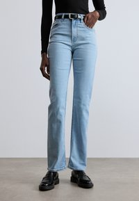 Прямые джинсы Прямые джинсы