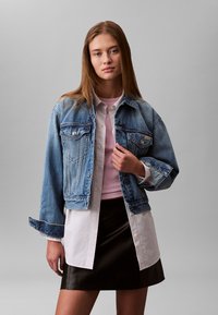 Джинсовая куртка