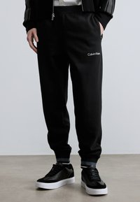 Спортивные штаны