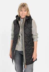 Длинный жилет