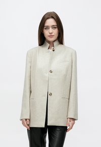 Шерстяное пальто