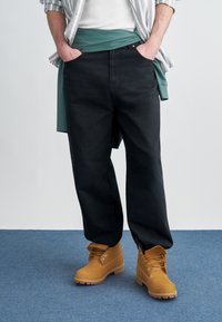 Свободные джинсы