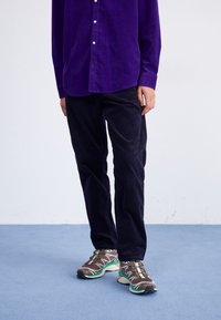 Вельветовые брюки