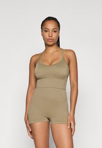 Спортивный топ