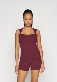 Спортивный топ