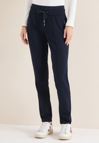 Спортивные штаны