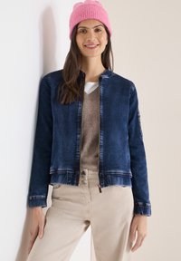 Джинсовая куртка