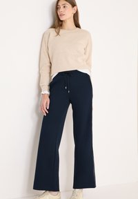 Спортивные штаны