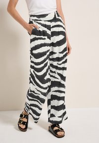 Прямые брюки