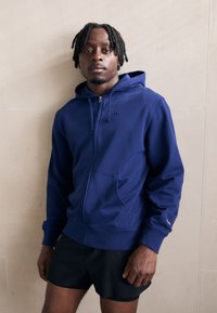 Спортивная кофта Спортивная кофта