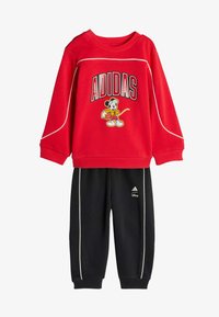 Спортивный костюм Спортивный костюм