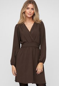 Короткое платье