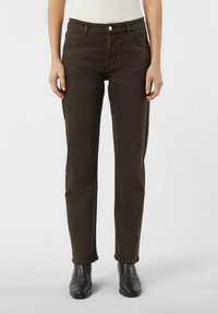 Прямые джинсы