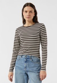 Лонгслив Лонгслив