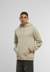 Пуловер с капюшоном