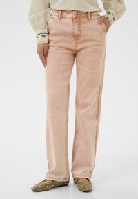 Прямые джинсы