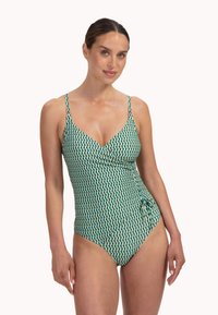 Слитный купальник