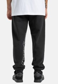 Спортивные штаны