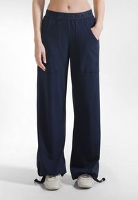 Спортивные штаны