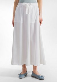 Юбка с накладными карманами