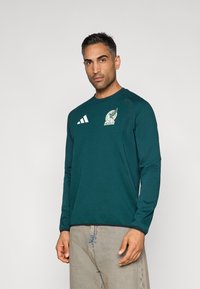 Спортивная кофта