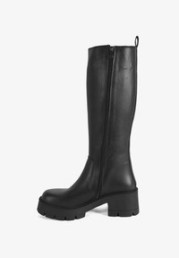 Сапоги на платформе