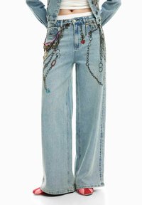 Свободные джинсы