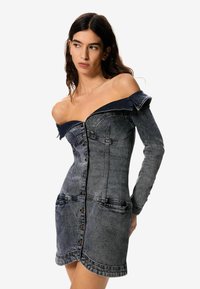 Джинсовый комбинезон