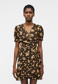 Короткое платье Короткое платье