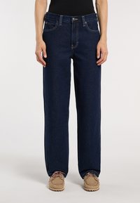 Прямые джинсы