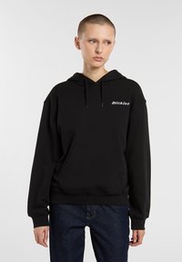 Пуловер с капюшоном