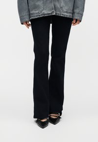 Клешеные брюки