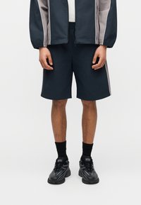 Шорты Шорты