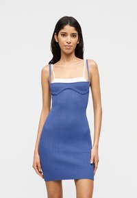 Короткое платье