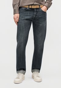 Прямые джинсы Прямые джинсы