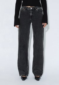 Джинсы Джинсы