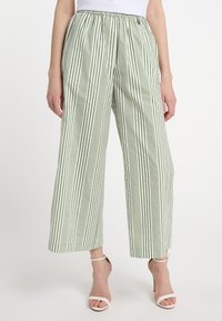 Широкие брюки