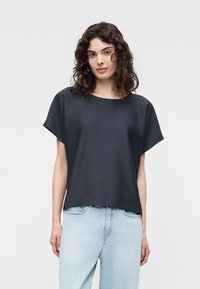 Атласная блузка Атласная блузка