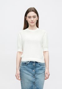 Пуловер с коротким рукавом