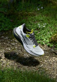 Беговые кроссовки