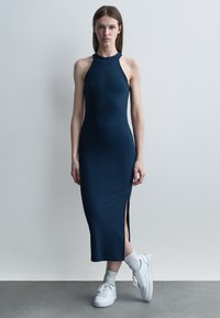 Вязаное платье