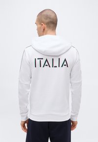 Спортивная кофта