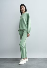 Спортивная куртка