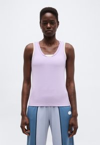 Спортивный топ