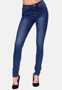 Узкие джинсы