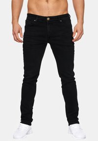 Узкие джинсы