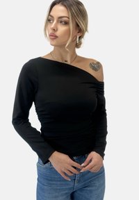 Топ на одно плечо