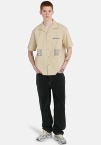 Рубашка с коротким рукавом