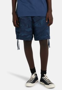 Брюки с накладными карманами Брюки с накладными карманами